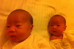 天同座命宮雙胞胎男寶寶-剛出生